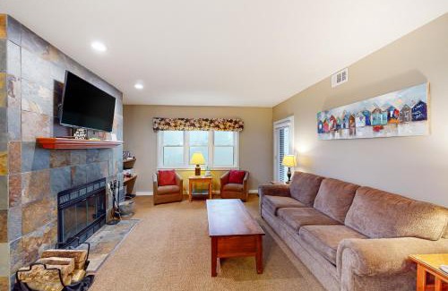Ludlow Apartment | Winterplace G101