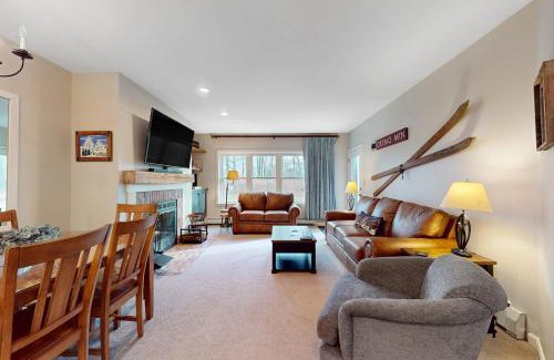 Ludlow Apartment | Winterplace J103