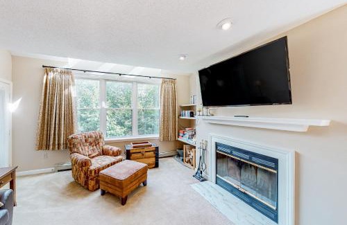 Ludlow Apartment | Winterplace Q206