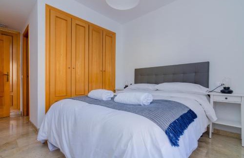 Hacienda Bizcochero Apartment | WintowinRentals Teatinos, Metro, Free Parking & Pool.