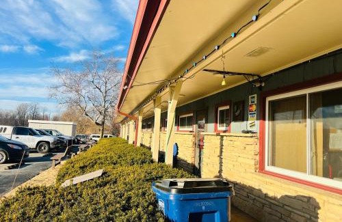 Random Lake Hotel | Wisconsin-Aire Motel By OYO Random Lake