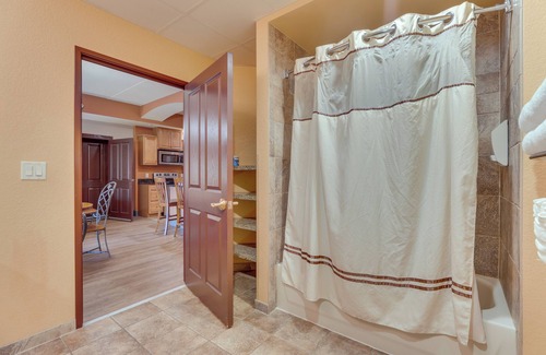 Wisconsin Dells Apartment | Wisconsin Dells Resort Condo w/2 Fireplaces