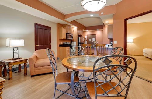 Wisconsin Dells Apartment | Wisconsin Dells Resort Condo w/2 Fireplaces