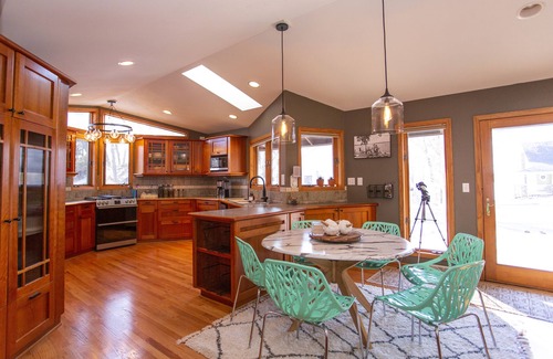 Lake Mills Cottage | Wisconsin Dream! Lakeside Cottage - Sunset Views over Rock Lake