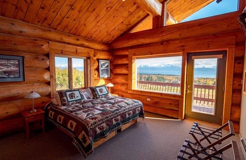 Homer Bed & Breakfast | Wisdom Room - Good Karma Inn - Bed and Breakfast in Homer, Alaska
