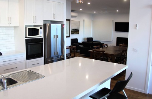 Port Fairy House | Wishart's Landing - Ideal Holiday Home for family & friends - newly renovated with amazing view.