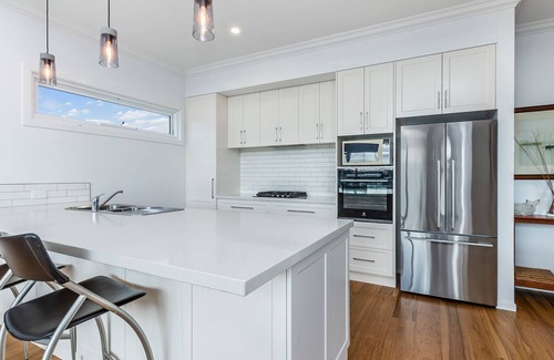 Port Fairy House | Wishart's Landing - Ideal Holiday Home for family & friends - newly renovated with amazing view.