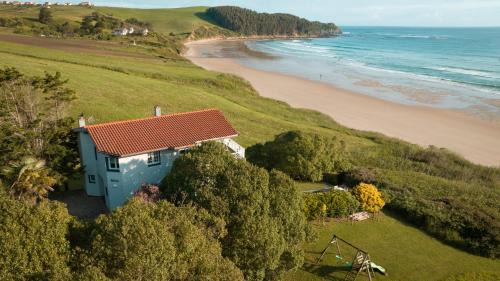 San Vicente de la Barquera House | Wishome-Casa de ensueño frente al mar en Oyambre, Comillas