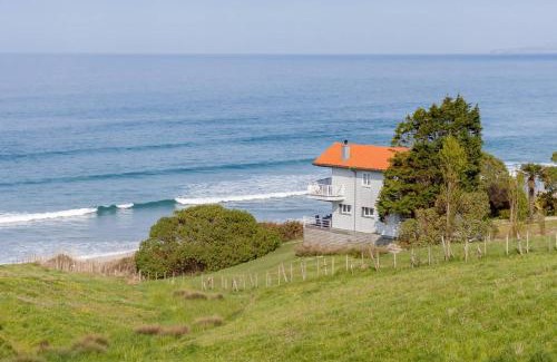 San Vicente de la Barquera House | Wishome-Casa de ensueño frente al mar en Oyambre, Comillas