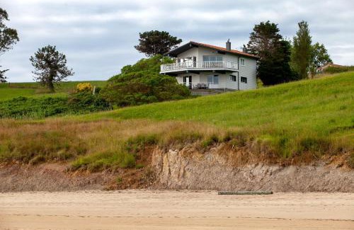 San Vicente de la Barquera House | Wishome-Casa de ensueño frente al mar en Oyambre, Comillas