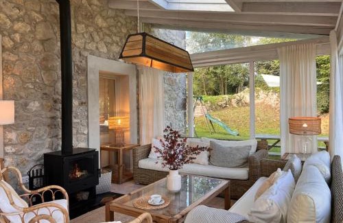 Lamadrid House | Wishome-Preciosa cuadra rehabilitada con chimenea y piscina climatizada