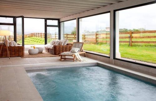 Prellezo Villa | Wishome-Villa espectacular con piscina climatizada, vistas al mar y Picos de Europa