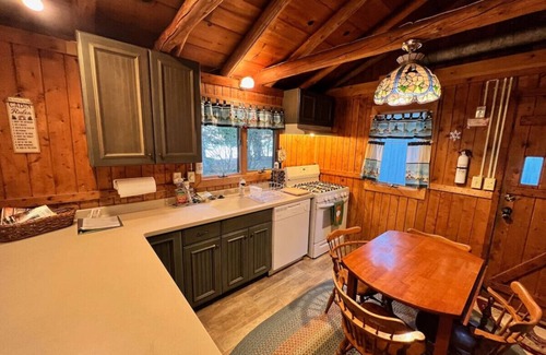 Rowleys Bay Cabin | Wismar Cabin- Private Beach