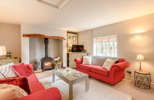 Saxmundham House | Wisteria Cottage