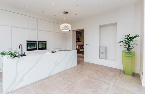 Medmenham House | Wisteria House - Sleeps 11