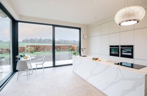 Medmenham House | Wisteria House - Sleeps 11