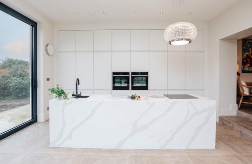 Medmenham House | Wisteria House - Sleeps 11