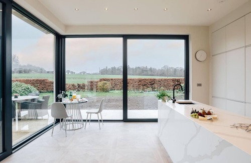 Medmenham House | Wisteria House - Sleeps 11