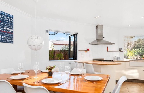 Lowburn Cottage | WISTERIA LODGE - CLOSE TO LAKE AND CROMWELL OLD TOWN in Cromwell