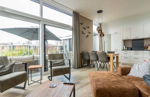 Burgh-Haamstede House | With 3 bedrooms and 2 bathrooms, this chalet is one of the most spacious in its category. Inside you