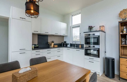 Burgh-Haamstede House | With 3 bedrooms and 2 bathrooms, this chalet is one of the most spacious in its category. Inside you