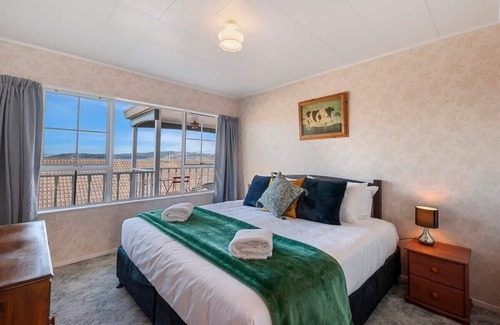 Richmond Heights House | With Spa! Huge space for family *No Service Fee*
