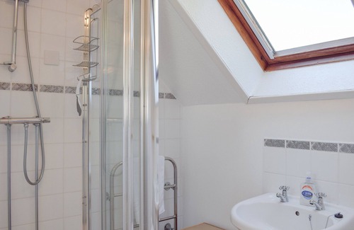Killin Cottage | With the famous Loch Earn, Tay and Lomond all within a short drive from the cosy Elm Cottage and som
