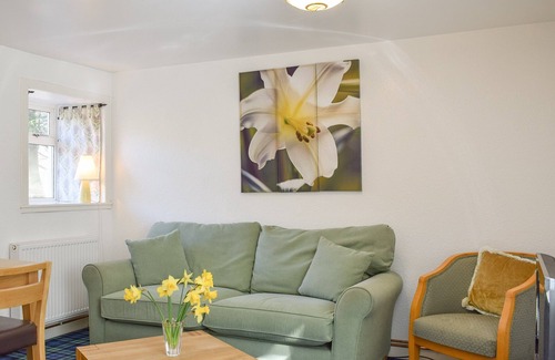 Killin Cottage | With the famous Loch Earn, Tay and Lomond all within a short drive from the cosy Elm Cottage and som