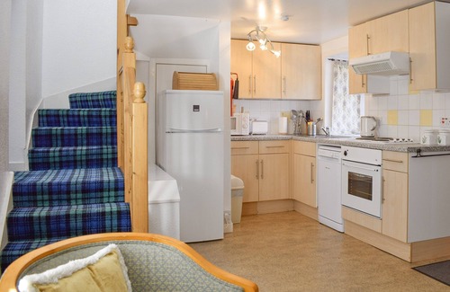 Killin Cottage | With the famous Loch Earn, Tay and Lomond all within a short drive from the cosy Elm Cottage and som