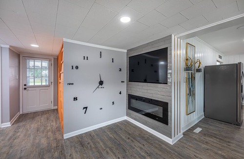 Southeast Raleigh House | WITHIN MINUTES TO COASTAL CREDIT UNION MUSIC PK & WALNUT CREEK SOFTBALL COMPLEX