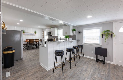 Southeast Raleigh House | WITHIN MINUTES TO COASTAL CREDIT UNION MUSIC PK & WALNUT CREEK SOFTBALL COMPLEX
