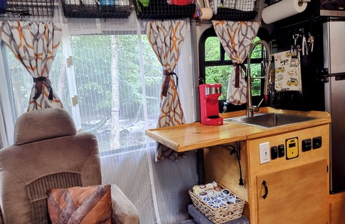 Del Rio House | Witt's End.Cozy RV with AC and WiFi in Charming Del Rio