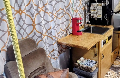 Del Rio House | Witt's End.Cozy RV with AC and WiFi in Charming Del Rio