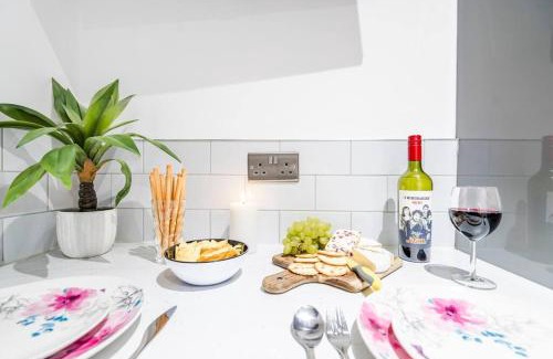 Forest Fields Apartment | Wiverton Apt #1 - Central Location - Free Parking, Fast WiFi and Smart TV by Yoko Property