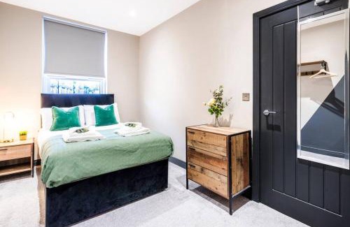 Forest Fields Apartment | Wiverton Apt #4 - Central Location - Free Parking, Fast WiFi and Smart TV by Yoko Property