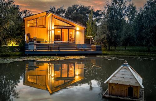Frampton Resort | Woad Mill Lakeside Lodges