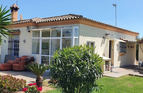 Chiclana de la Frontera House | Wohlfühl- Ferienhaus mit Großem Garten und Pool