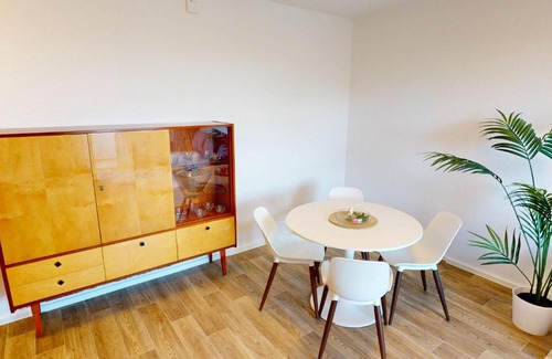 Morgenleite Apartment | Wohnen ohne Hindernisse, nur 170m bis zur Haltestelle der Linie 5, WLAN