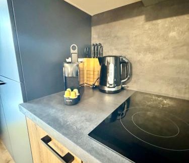 Liesing Apartment | Wohnung mit Balkon und Parkplatz