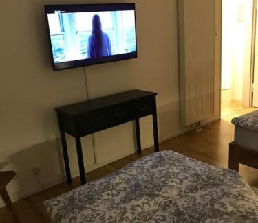 Wurzburg City Centre Apartment | Wohnung Stadtmitte Würzburg, Küche, Balkon.