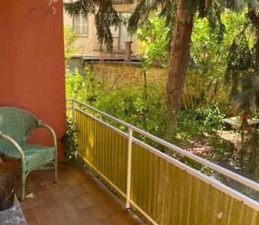 Wurzburg City Centre Apartment | Wohnung Stadtmitte Würzburg, Küche, Balkon.