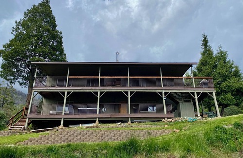 Springville Cabin | Wolf Cabin: A Place to Unwind & Enjoy Nature with the Most Spectacular Views!