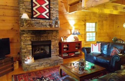 Wolf Laurel House | Wolf Laurel Bee Mountain Retreat - Pet Friendly
