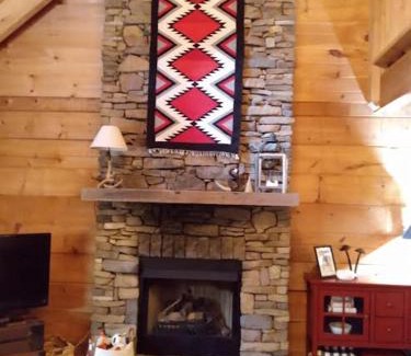 Wolf Laurel House | Wolf Laurel Bee Mountain Retreat - Pet Friendly