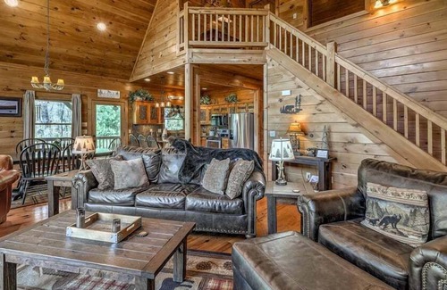 Mineral Bluff Cabin | Wolf Mountain Hideaway- Pet Friendly | Spacious Outdoor Area | Hot Tub