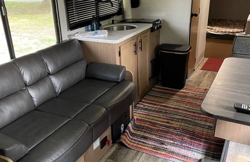 Lexington House | Wolf Pup Experience w/ Bunk Beds & Queen Bed @ KHP