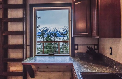 Seward Cabin | Wolf Ridge Cabin at Granite Point