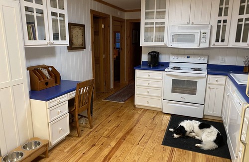 Lake Toxaway House | Wolf Ridge Retreat. Comfortable, peaceful retreat in the Blue Ridge Mountains