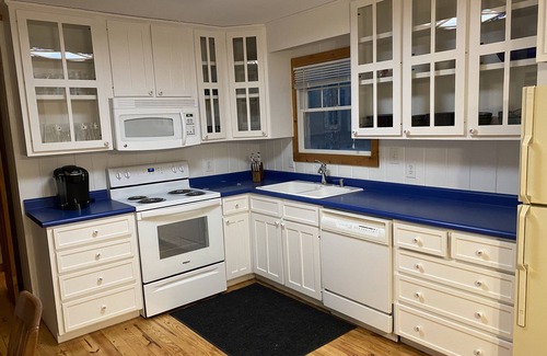 Lake Toxaway House | Wolf Ridge Retreat. Comfortable, peaceful retreat in the Blue Ridge Mountains