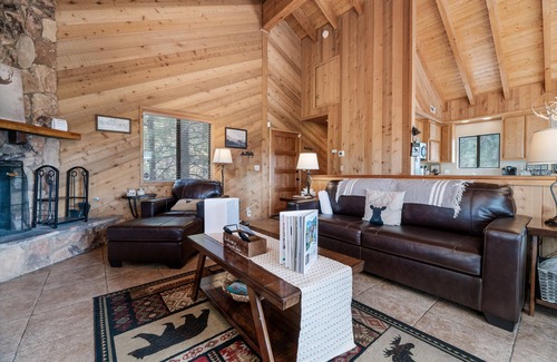 Upper Moonridge House | Wolf View Lodge - Air Conditioning, Close to Slopes, Views, Fireplace, Deck, BBQ